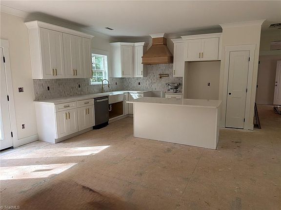 4th image of 761 Brown Rd