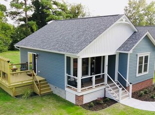 26 Marshall St, Onancock, VA 23417