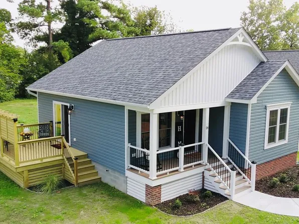 26 Marshall St, Onancock, VA 23417