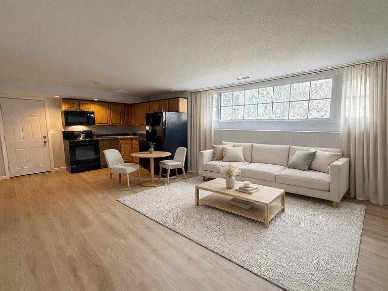 18 Colonial Dr #1 — Photo 3