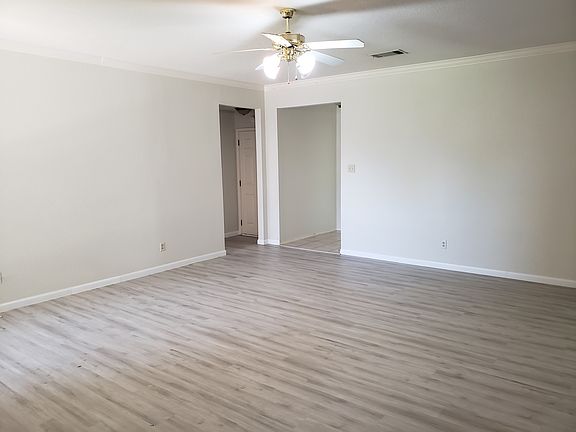 5th image of 505 Thistle Meade Cir