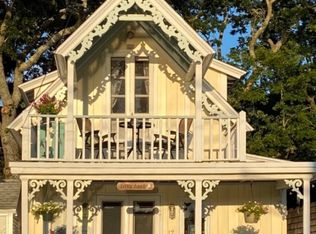 17 Siloam Ave, Oak Bluffs, MA 02557