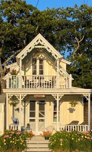 17 Siloam Ave, Oak Bluffs, MA, 02557