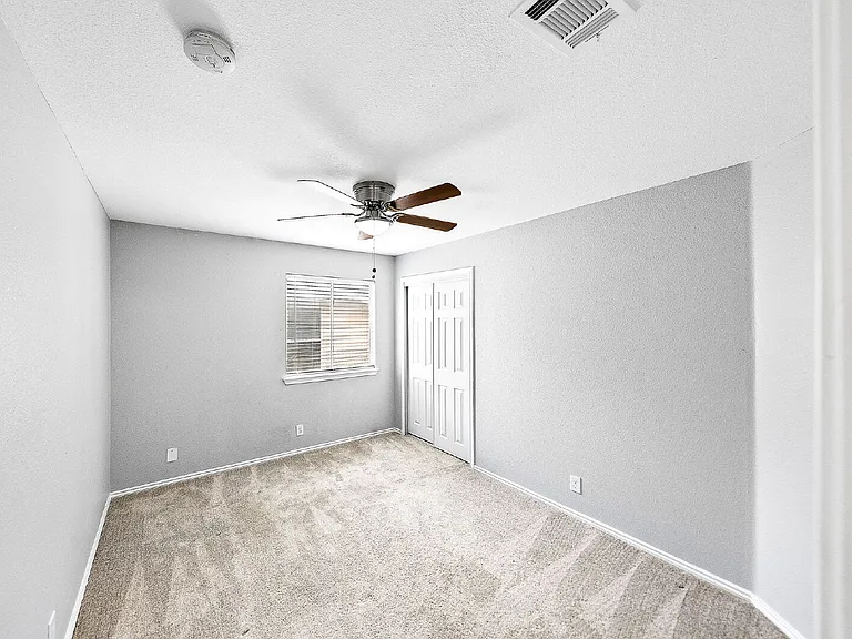 4902 Crestwood Hill Dr — Photo 31