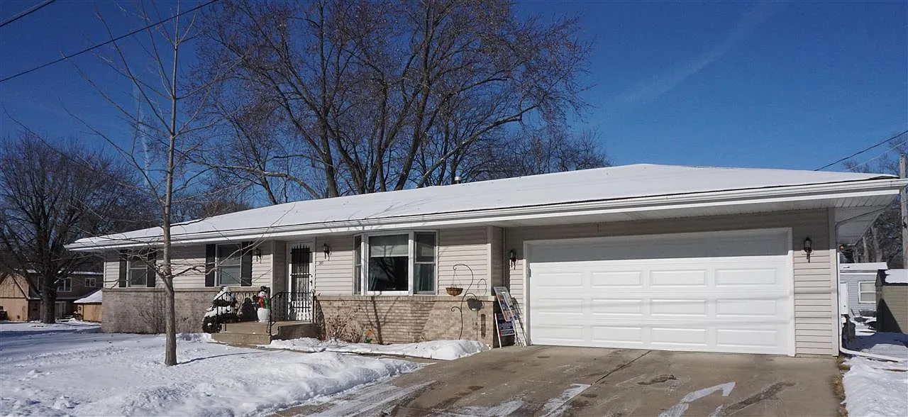 205 Snow Ave photo 1