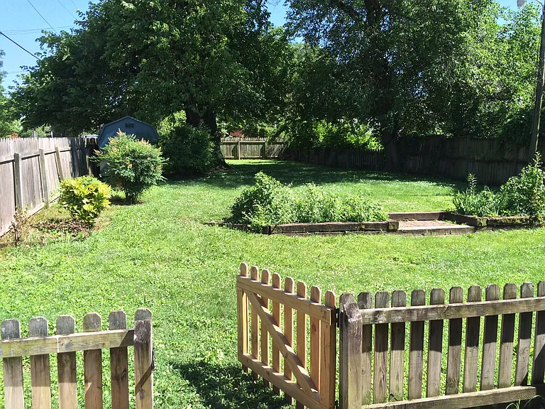 628 Fatherland St — Photo 2