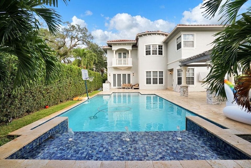 2nd image of 3543 Forest View Cir