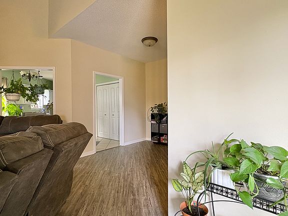 4th image of 105 Yarrow Blvd