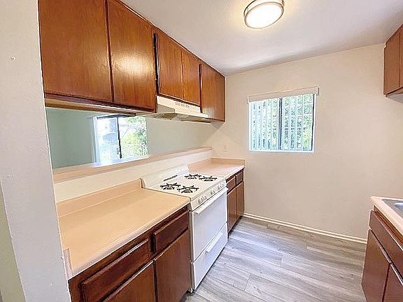 5th image of 819 Redondo Ave #204