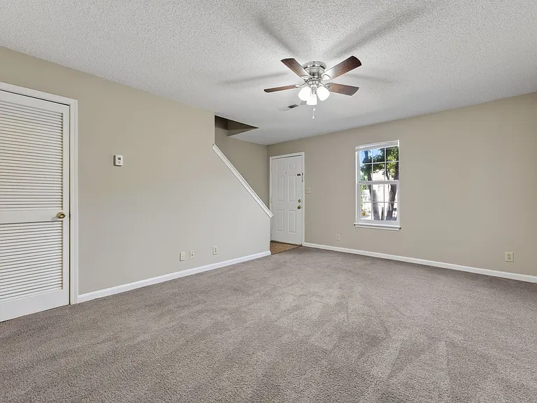 Baltimore Drive - 1731 — Photo 10