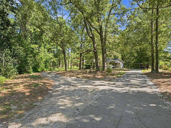 5th image of 556 Auburn Rd