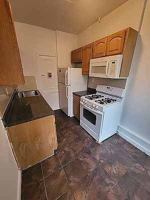 1st image of 2512 University Ave APT 3E