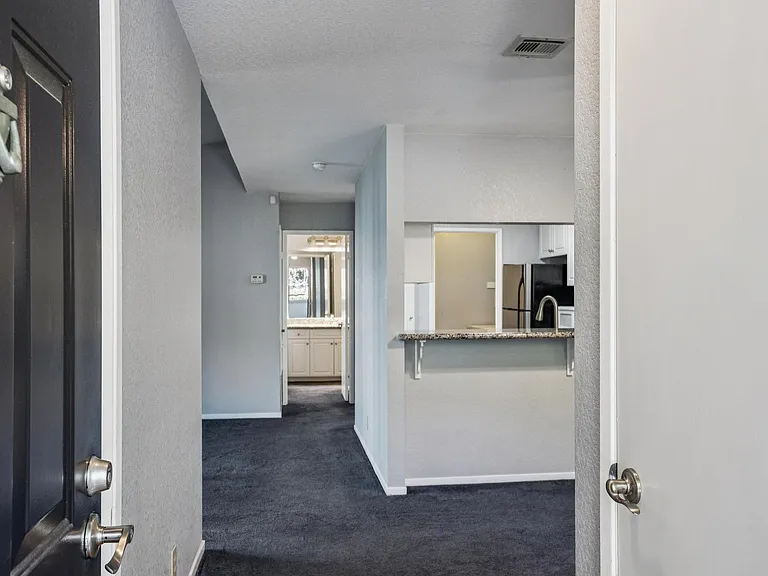 600 Canyon Oaks Dr #F — Photo 5