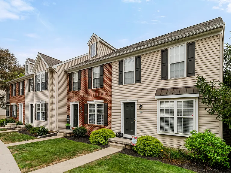 Mill Creek Manor — Photo 1