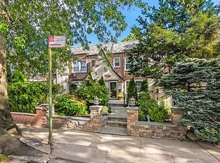 6817 Ingram St, Forest Hills, NY 11375