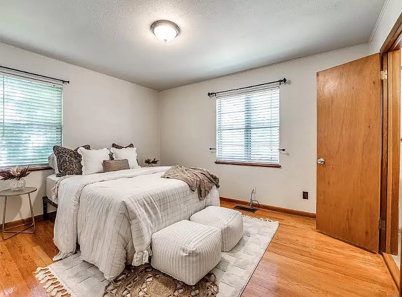 2 bed, 1.5 bath, 1002 sqft, $1,300 — Photo 3