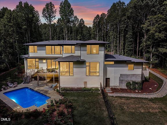 3rd image of 196 Mountaintop Cir