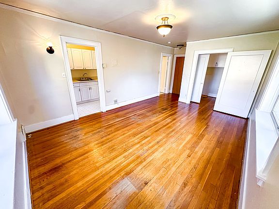 3rd image of 516 E Union St APT 102