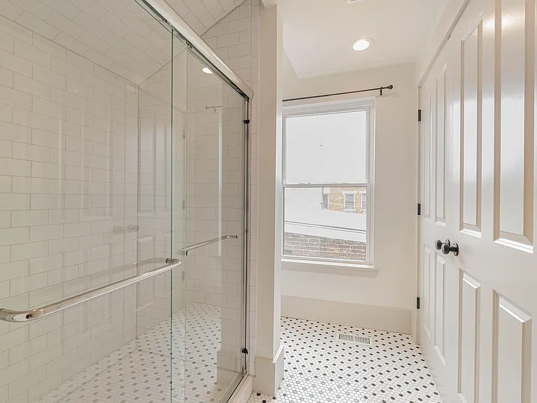 1563 Holman Ave — Photo 9