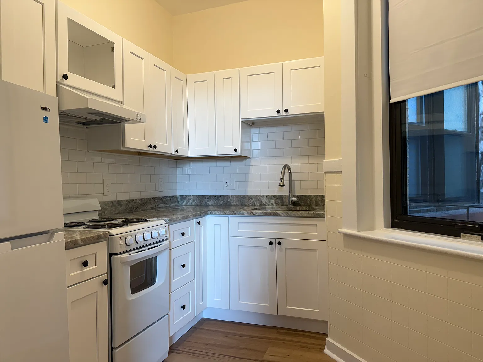 Studio, 600 sqft, $2,400 — Photo 3