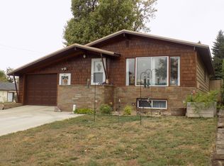 211 10th St S, Hettinger, ND 58639