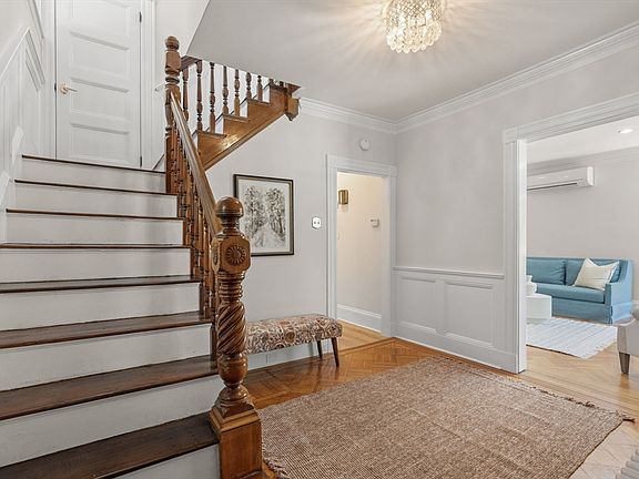 5th image of 555 Washington St