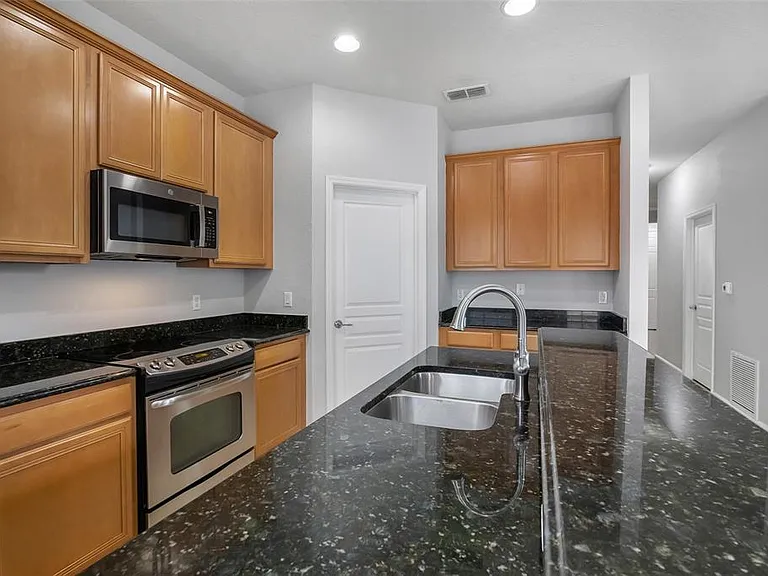12702 Salomon Cove Dr — Photo 16