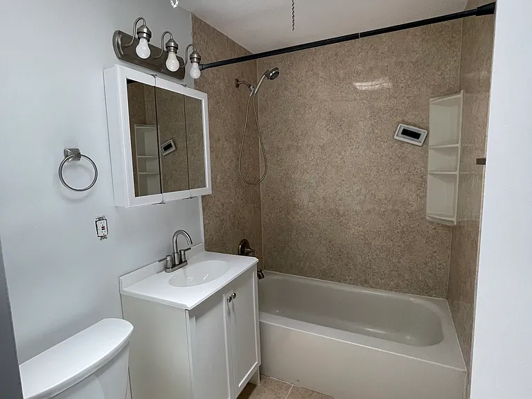1021 W Oxford St — Photo 11