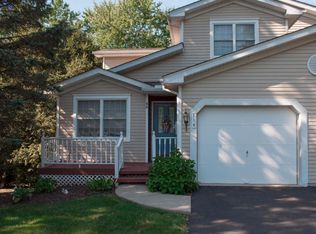 714 Garnet Ln, East Stroudsburg, PA 18301