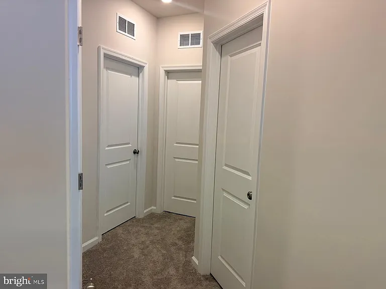 19 Forest Grove Ave — Photo 8