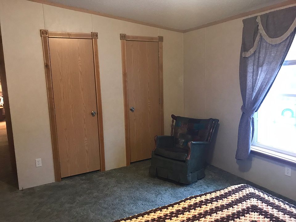 Master bedroom. Closets 