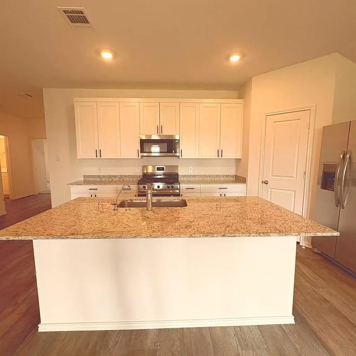 4 bed, 2.0 bath, 1778 sqft, $2,150 — Photo 3