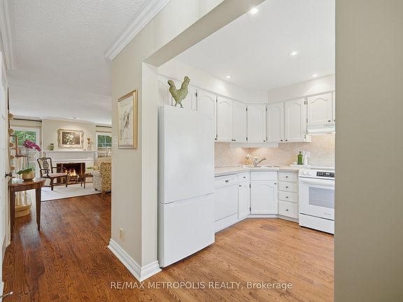 4th image of 2390 Woodward Ave #8