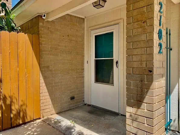 2102 Valleywood Dr, Arlington, TX 76013