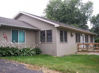 1450 N Walker Rd, Dixon, IL 61021