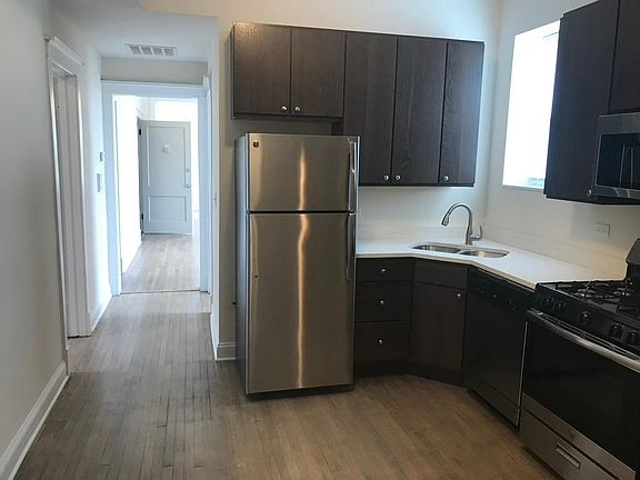 4th image of 2816 N Troy St #3R