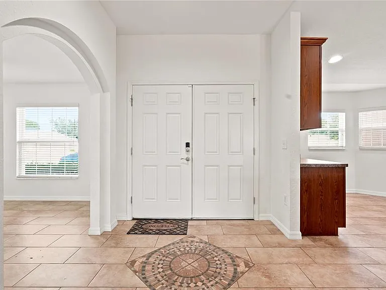 650 Hidden Lakes Ct — Photo 3