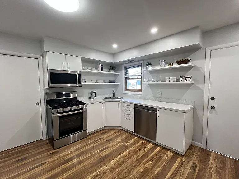 1431 E Emmerson Ln — Photo 10