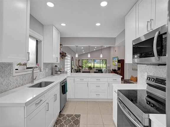 4th image of 248 Fairway Cir