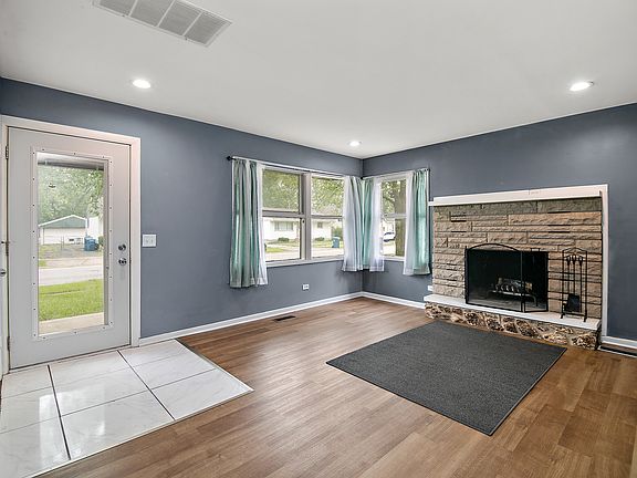 3rd image of 313 Dorsetshire Dr