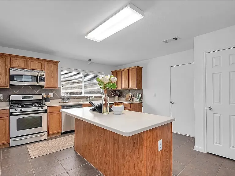 9308 Liberty Crossing Dr — Photo 3