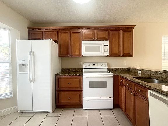 2nd image of 140 Plumage Ln