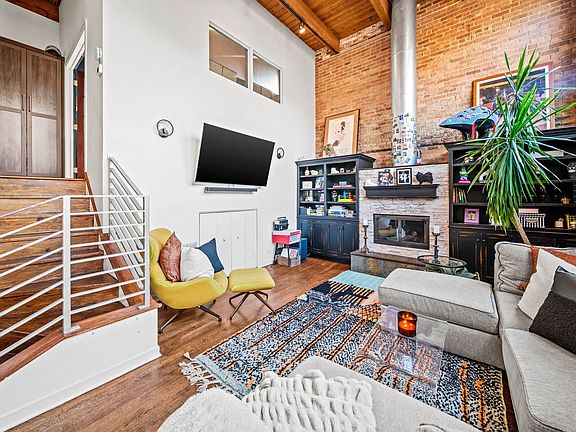 5th image of 2222 N Racine Ave APT 13