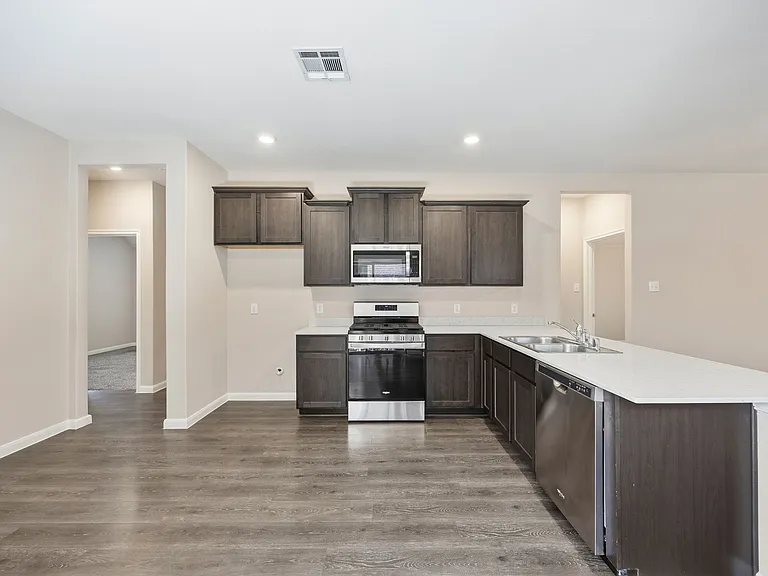 3921 Oak Creek Cir — Photo 10