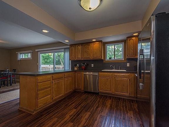 4th image of 245 Brookside Dr