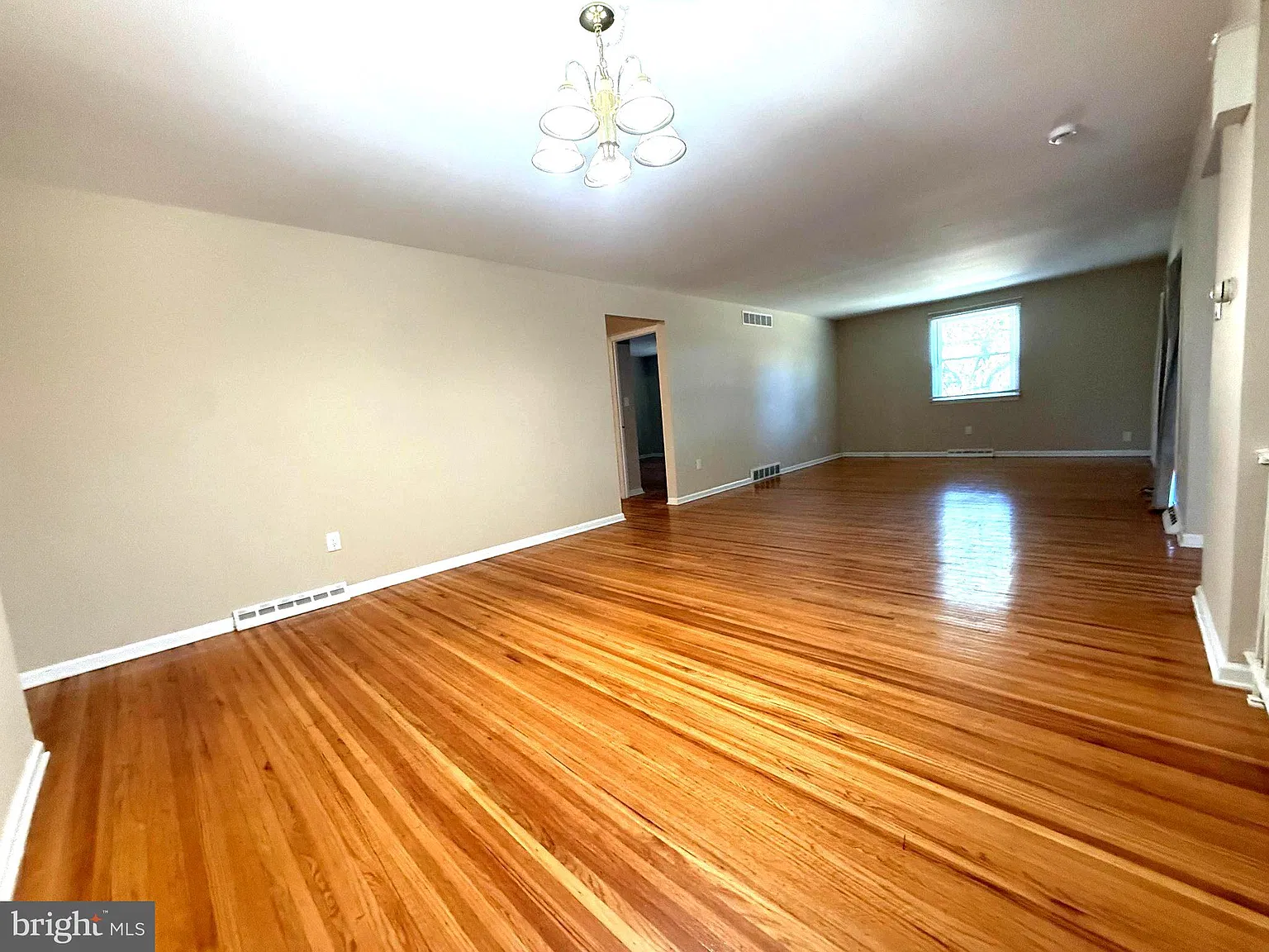3 bed, 2.0 bath, 1794 sqft, $3,000 — Photo 3