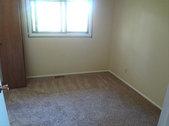 3rd image of 1913 Caribou St