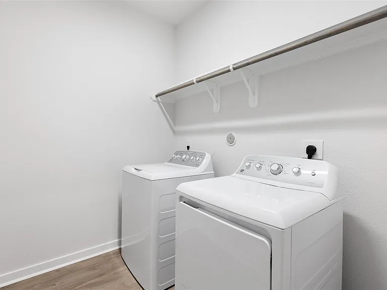 8104 Danson Ln — Photo 24