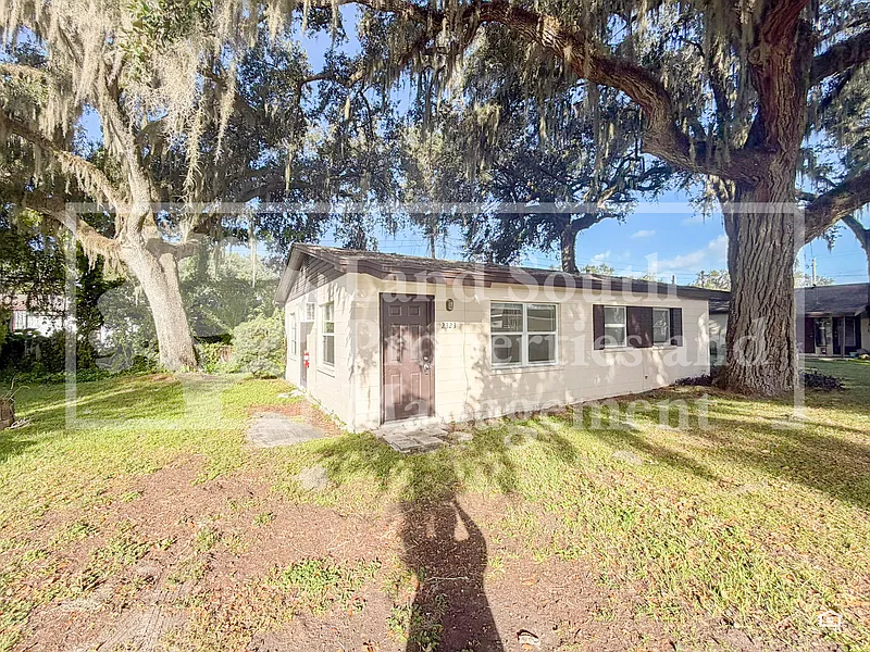 2 bed, 1.0 bath, 875 sqft, $1,245 — Photo 2