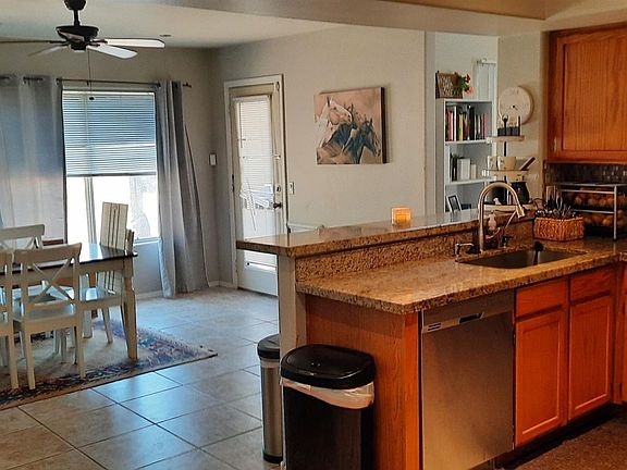 4th image of 4064 E Meadow Dr